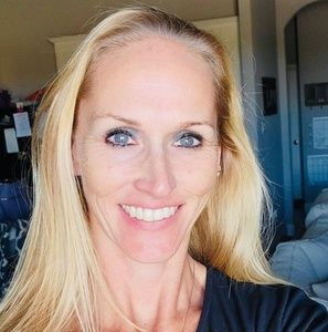 Meet your Posher, Carrie